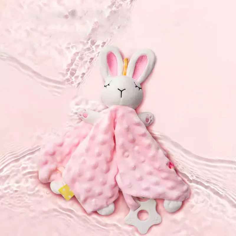 doudou lapin rose en tissu minky avec les yeux fermer