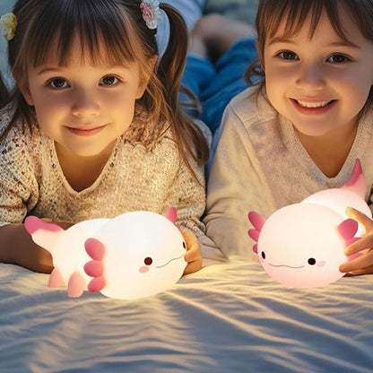 veilleuse bebe en double petite fille qui tienne la lampe dans la main