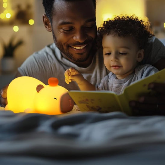 veilleuse bebe enfant avec son papa lire un livre