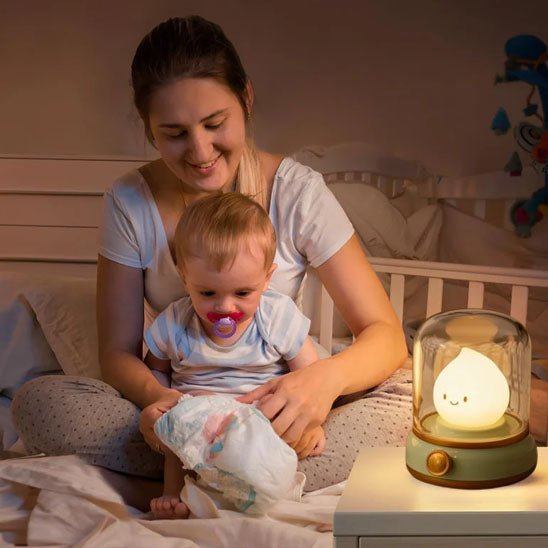 veilleuse bebe goutte illuminer maman petit garçon change la couche