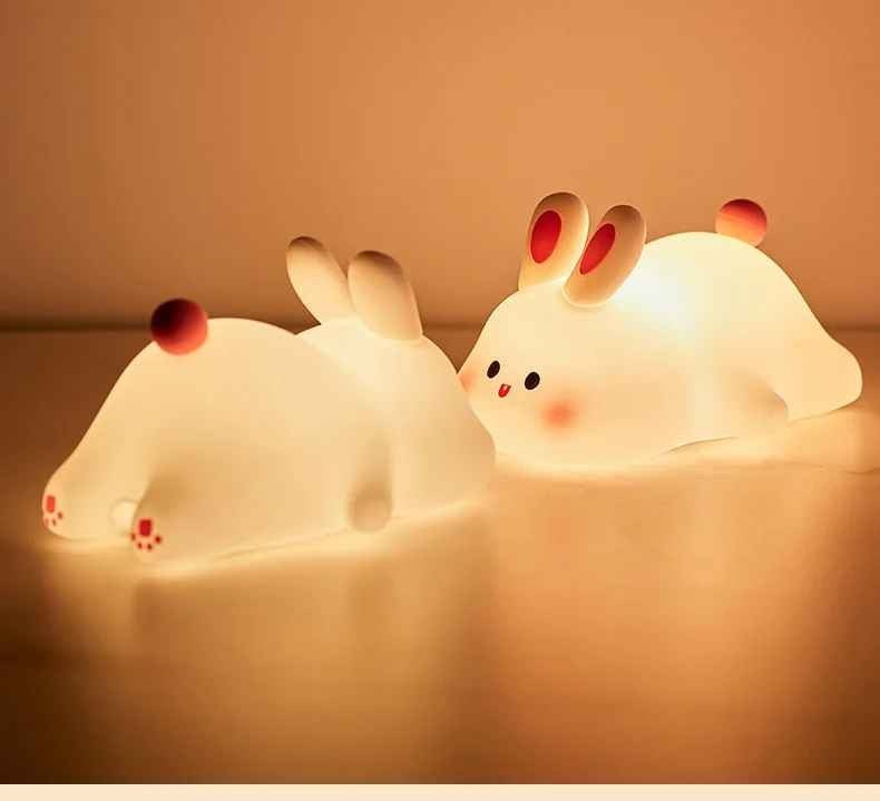 veilleuse bebe image du produit qui reflete dans un miroir 