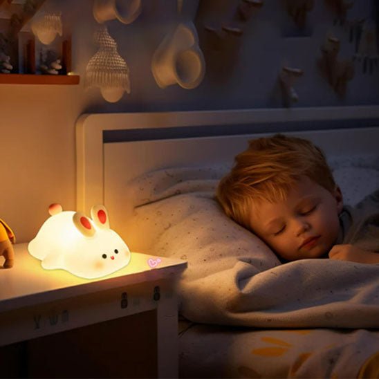 veilleuse bebe lapin allumer enfant qui dort dans son lit