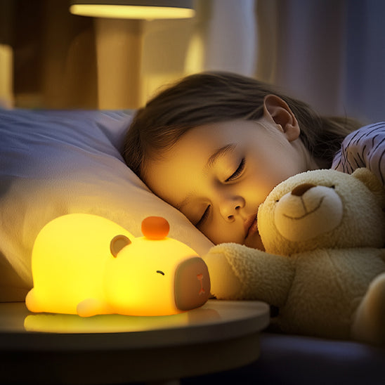 veilleuse bebe petite fille endormi capybara allumer