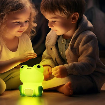 veilleuse grenouille deux enfants qui regarde la lumiere
